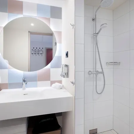 Hotel Hampton By Hilton 3*