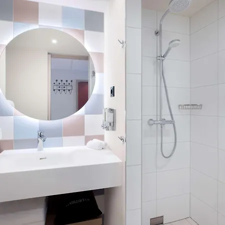 호텔 Hampton By Hilton 3*