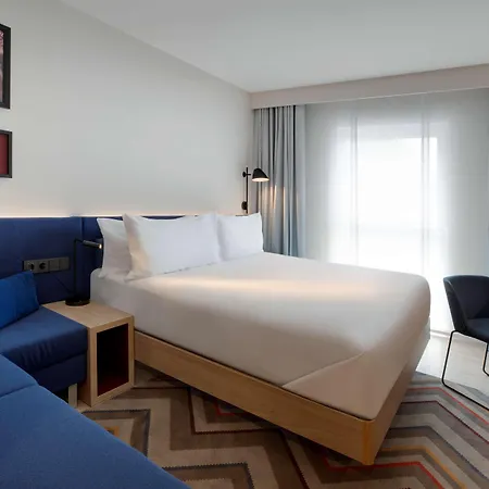 Hampton By Hilton 3*