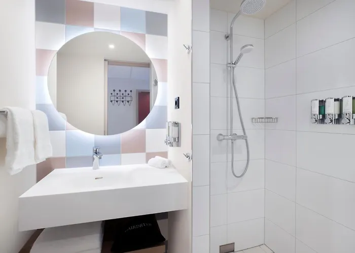 Hotel Hampton By Hilton 3*