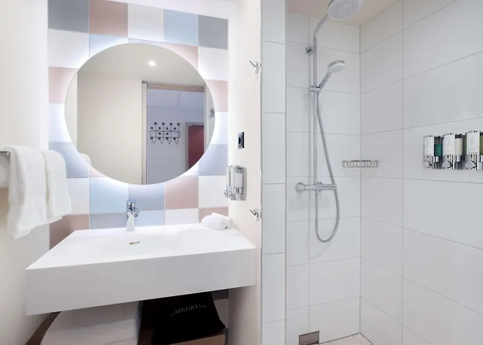 Hotel Hampton By Hilton 3*